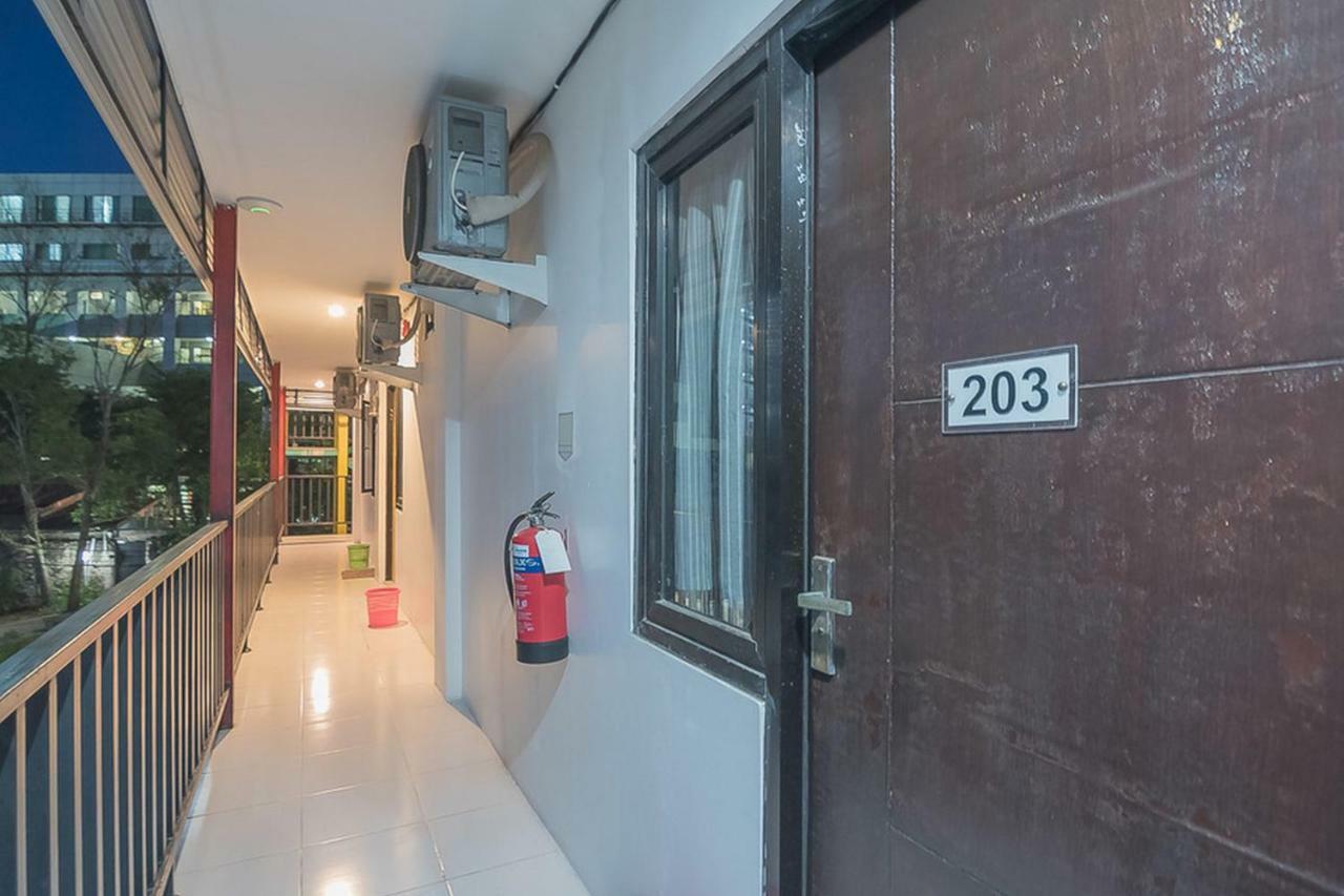Reddoorz Near Living Plaza Wisma tamu 2*