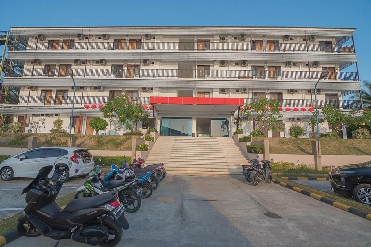 Reddoorz Near Living Plaza