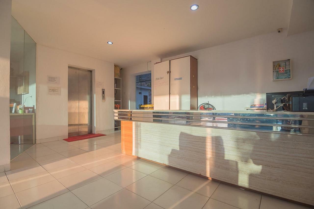 Wisma tamu Reddoorz Near Living Plaza Balikpapan (Borneo)